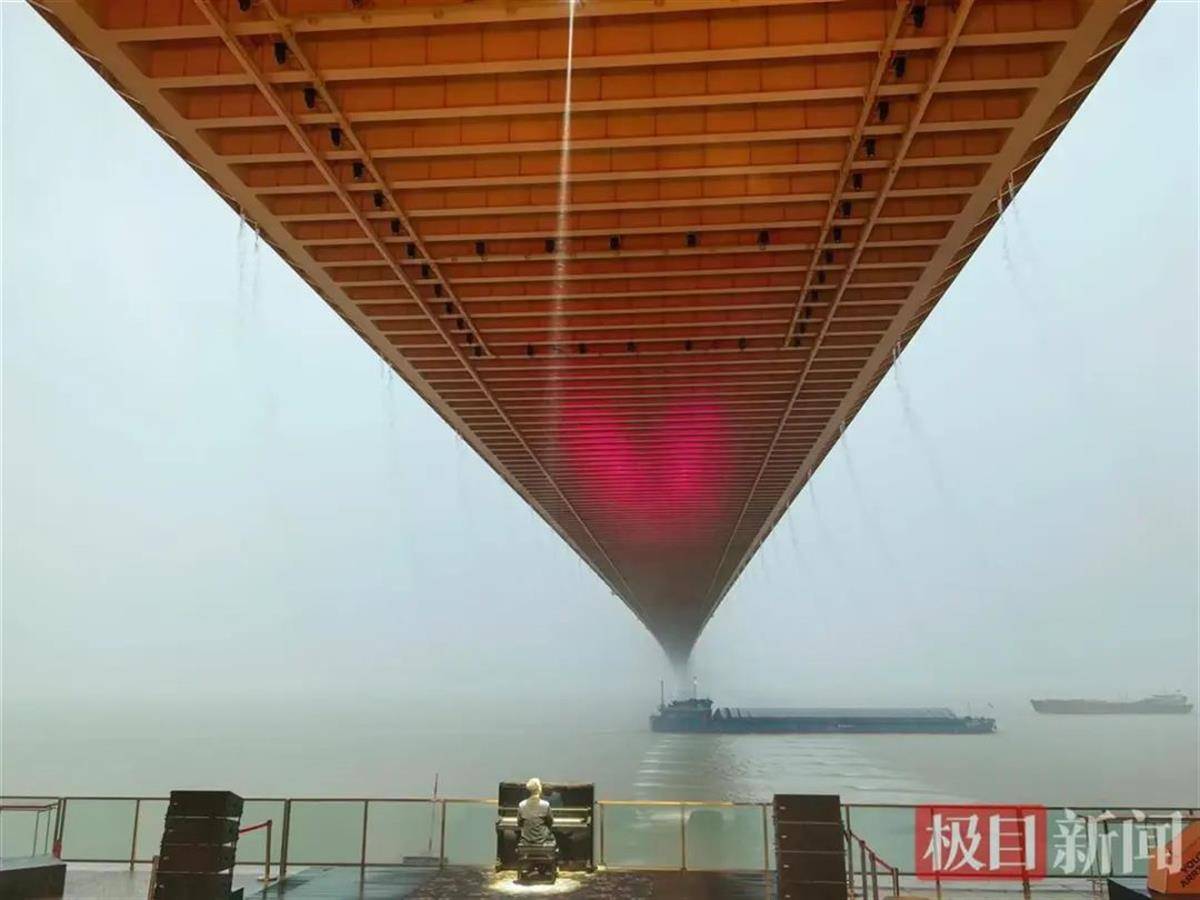 donghu快速词丨“海上钢