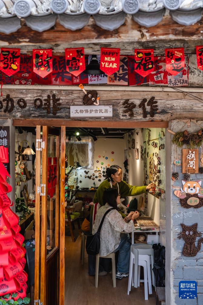 镜头连中外丨左手咖啡右手茶两杯饮品折射出的文化交流(图13)