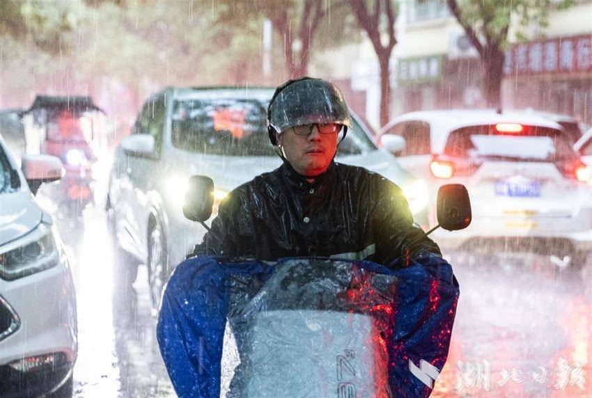 武汉城升级以释放橙色雨警告