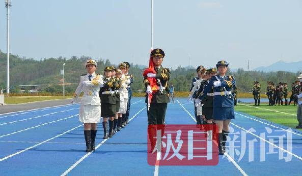 国旗卫队展示邀请赛在武汉举行的6名大学生的邀