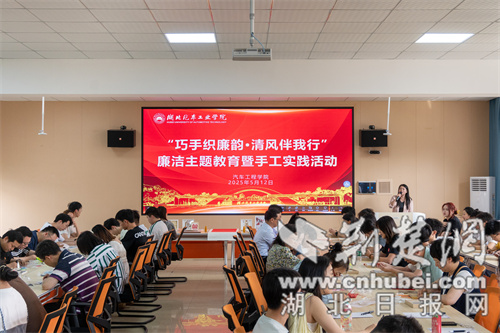 “经验丰富的双手编织诚信和微风的诗”  - 汽车
