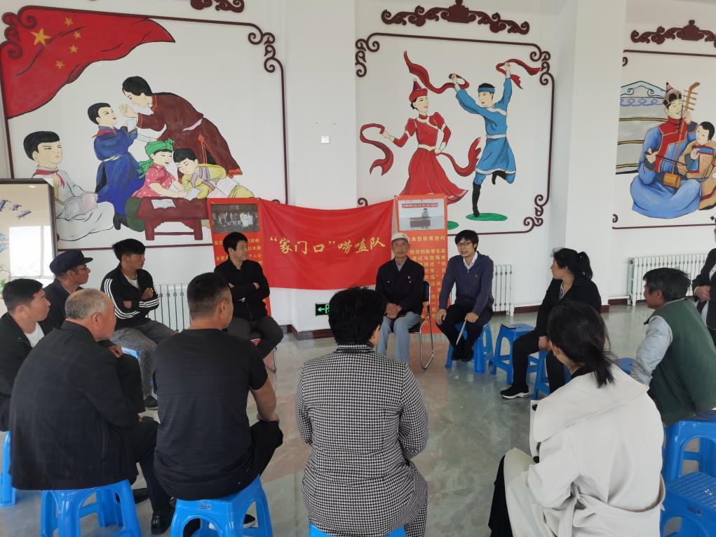 文明的力气丨“家门口”闲谈队把党的温暖唠进农牧民意窝里