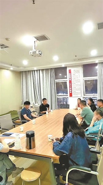东西湖一小区高层电梯停摆多日 有关方面：正在推进请求修理基金处理