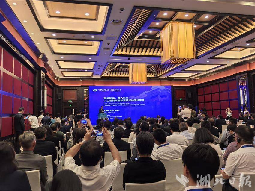 武汉的Tsinghua大学校长建议在智能时期建立国际共