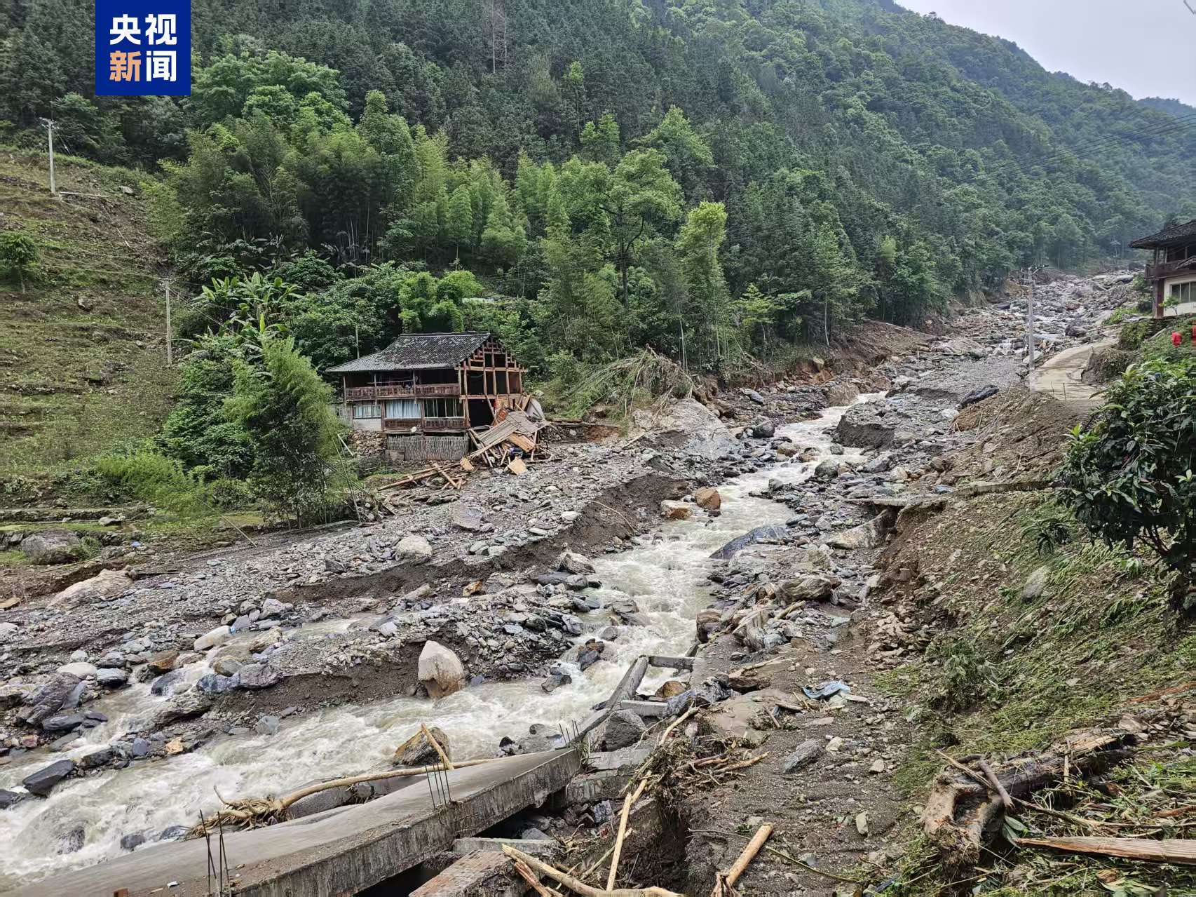 在广西的Longsheng Mountain Torrent Rescue中发现了三个
