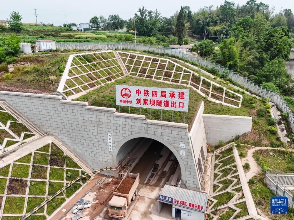 Kangyu的西班牙高速金属的Liujiaba隧道已经完成