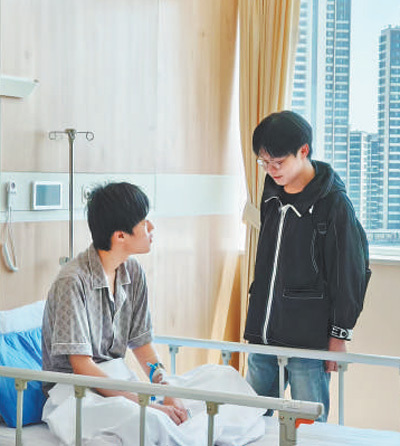为救同学错失考试的姜昭鹏完结补考 行善少年交出“满分答卷”（追梦路上）