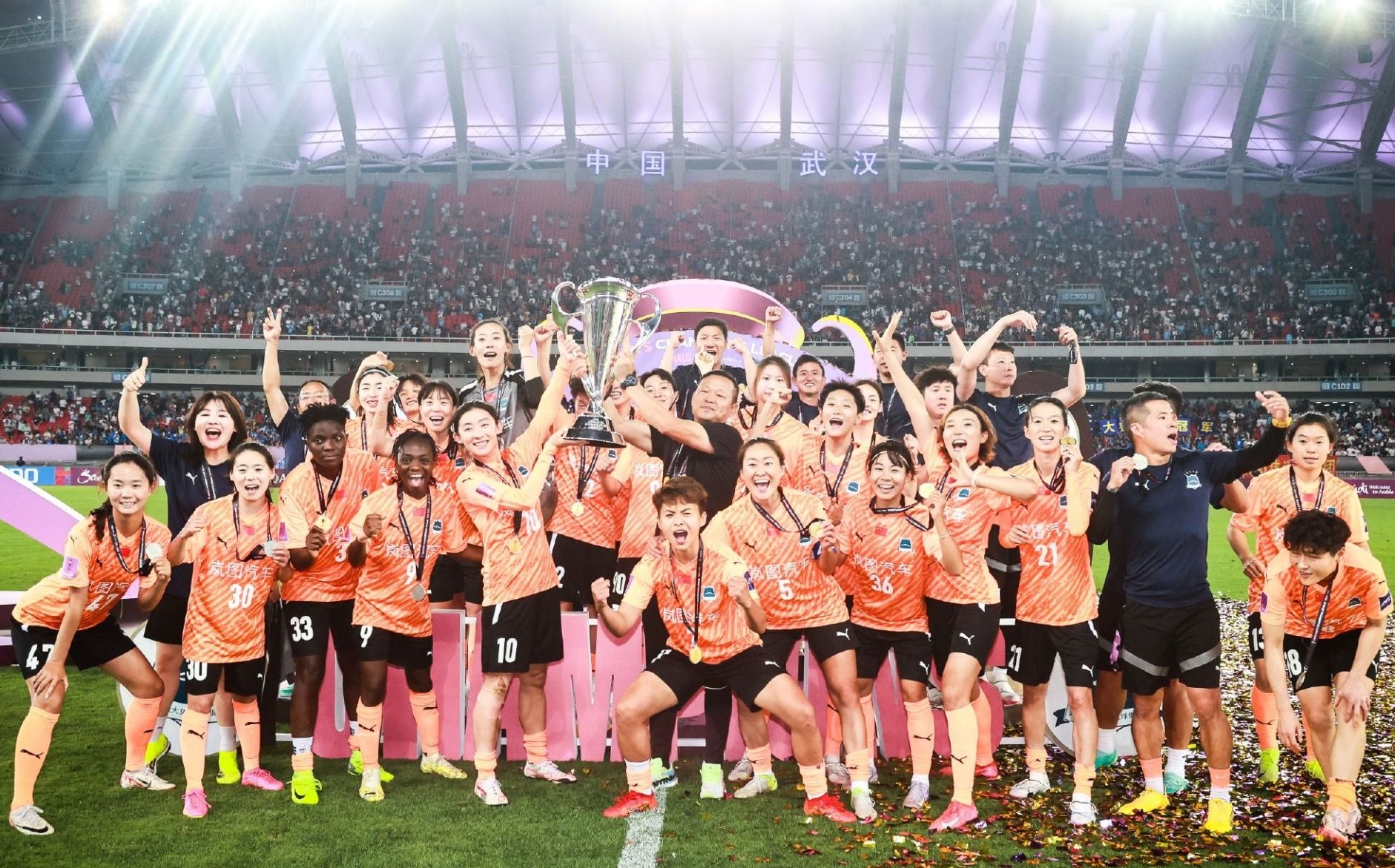 为什么武汉足球在五年后的职业比赛中赢得12个冠