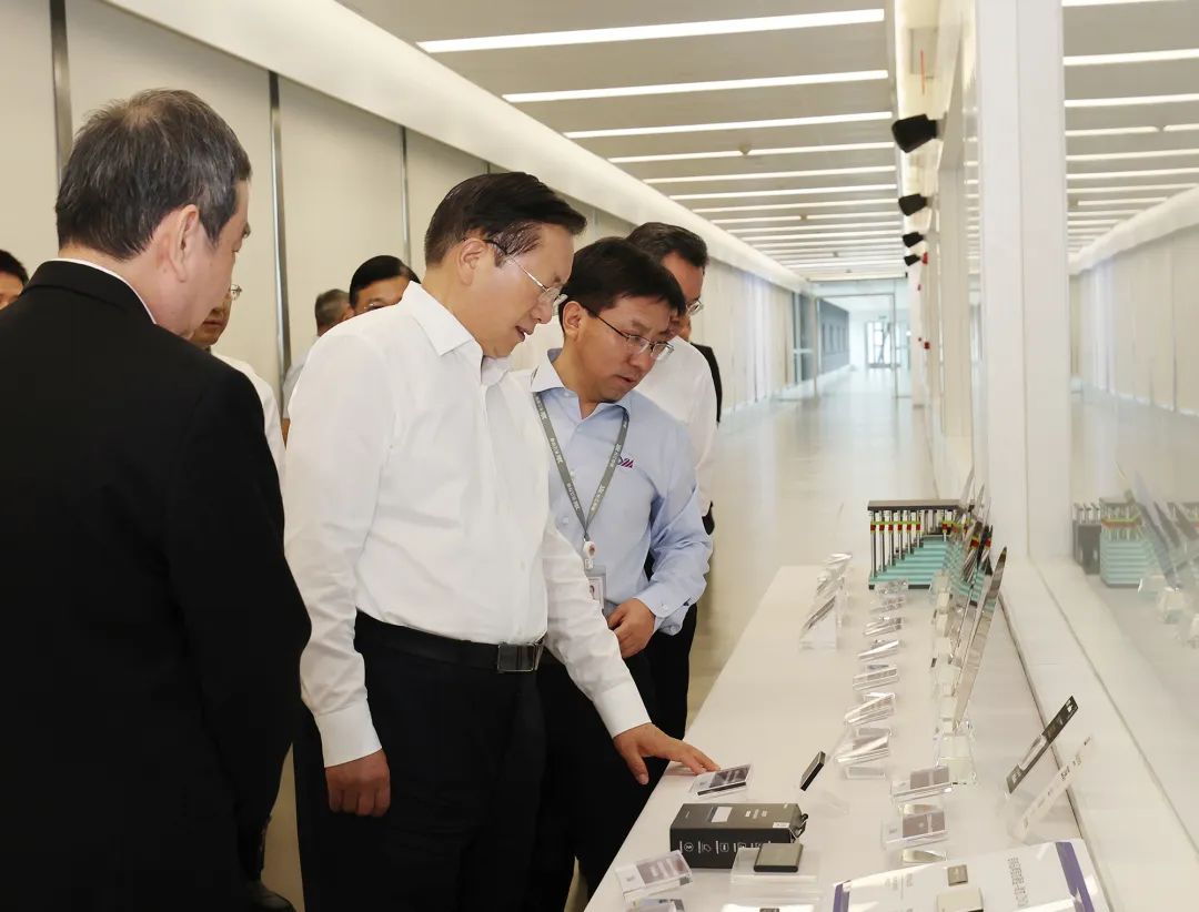 当Wang Zhonglin正在调查武汉高科技行业的发展时，