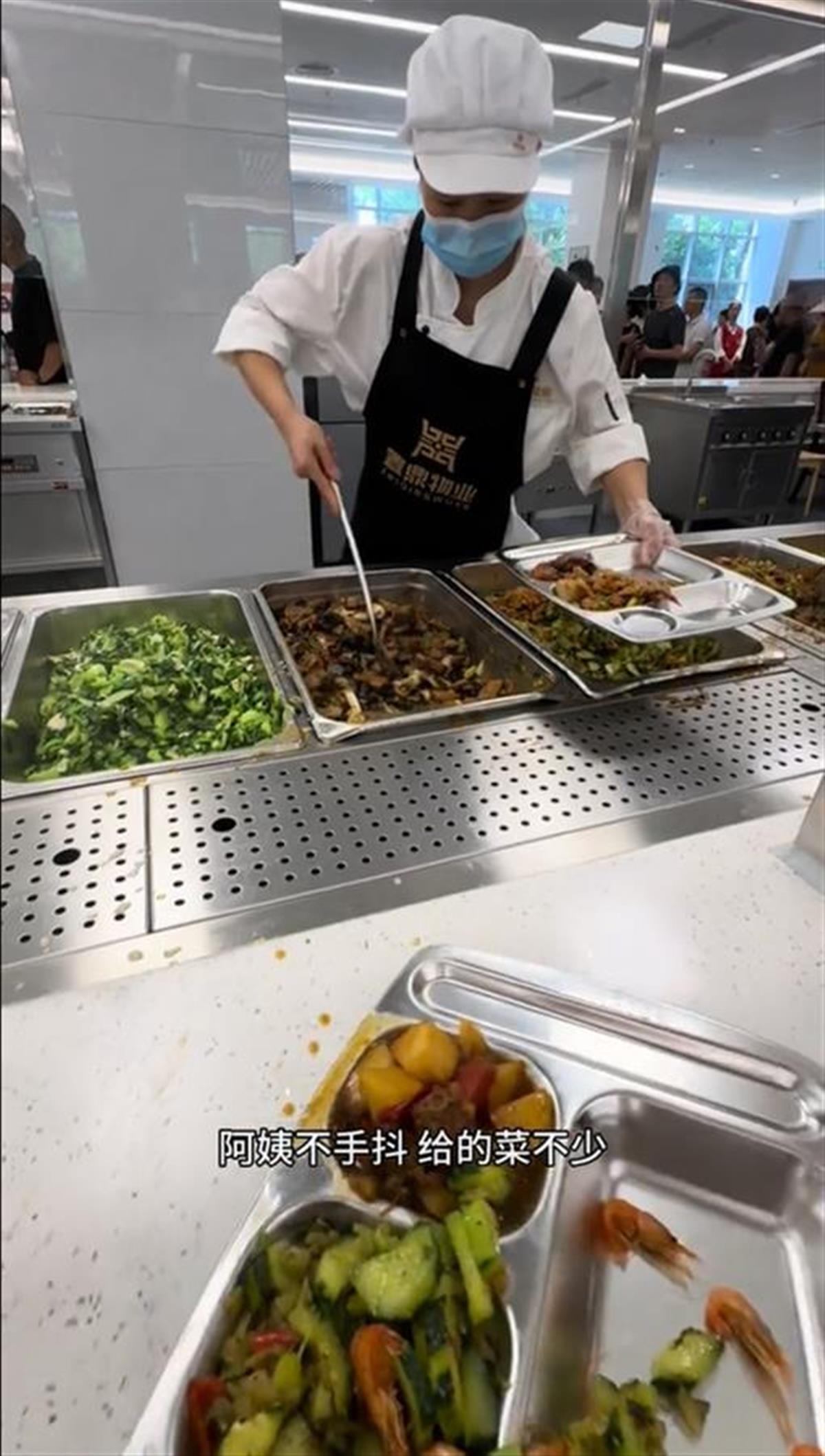 在五月的假期中，省会省的Quzhou市政政府的食堂