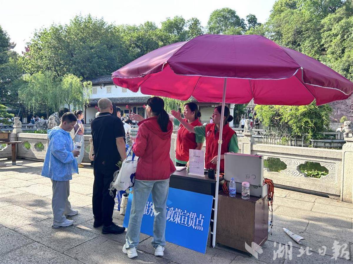 武汉五一假日迎客流顶峰 “绣花功夫”保证安心之旅