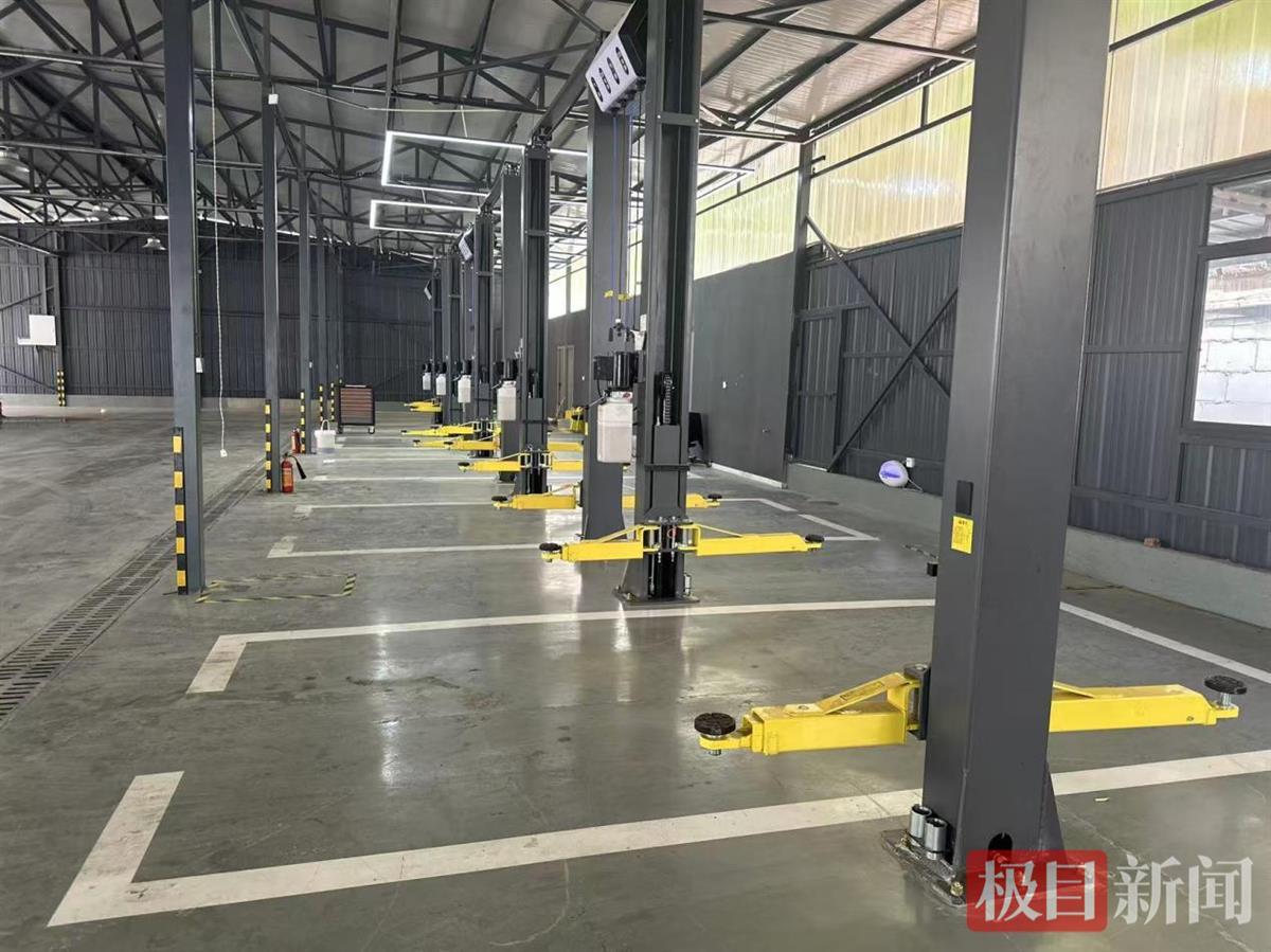 九游娱乐文化：打工小伙租奔驰接父母来汉过五一：让妈妈坐坐豪车看看我奋斗的城市(图4)
