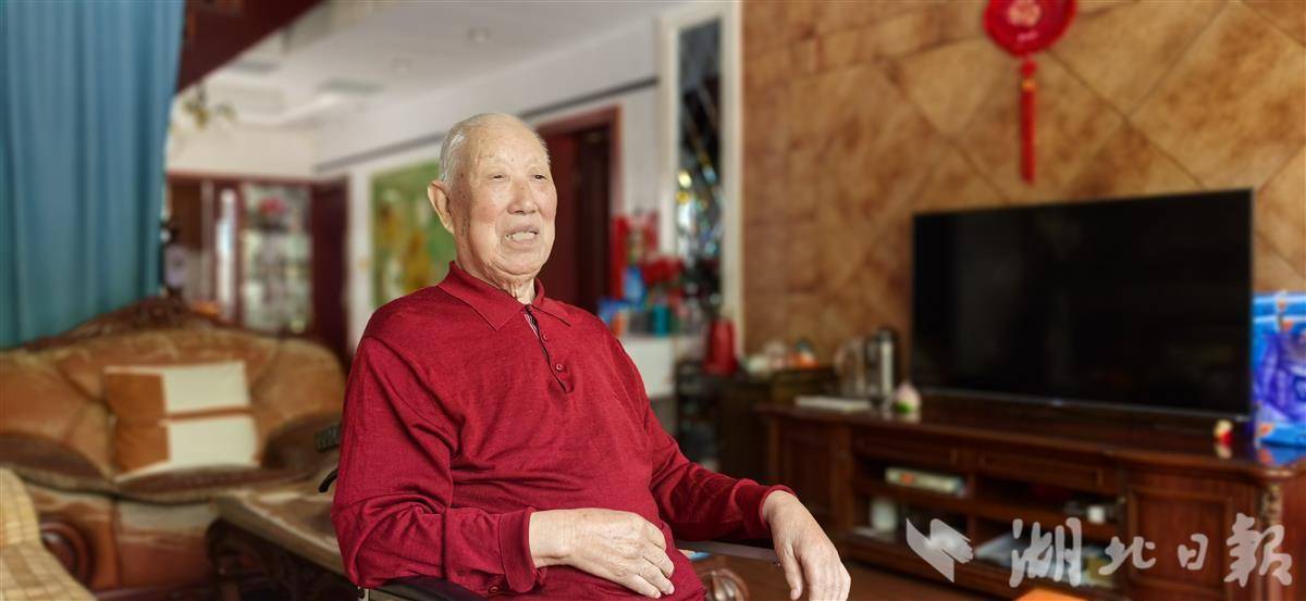 王·廷斯申（Wang Tingsheng）是一名94岁的退伍军人