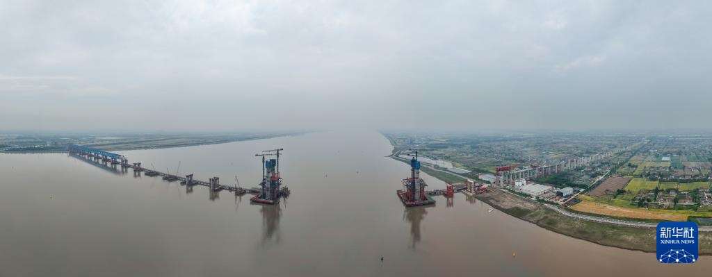 Chongqi Road和Railway长江桥的建设正在有序前进