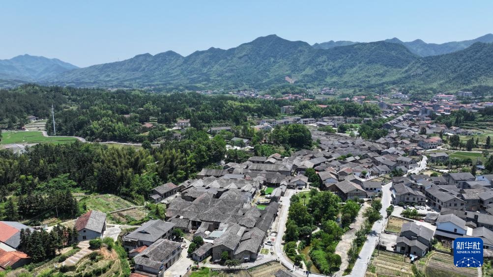进入Zhanggying Village，Xiangbei的古村