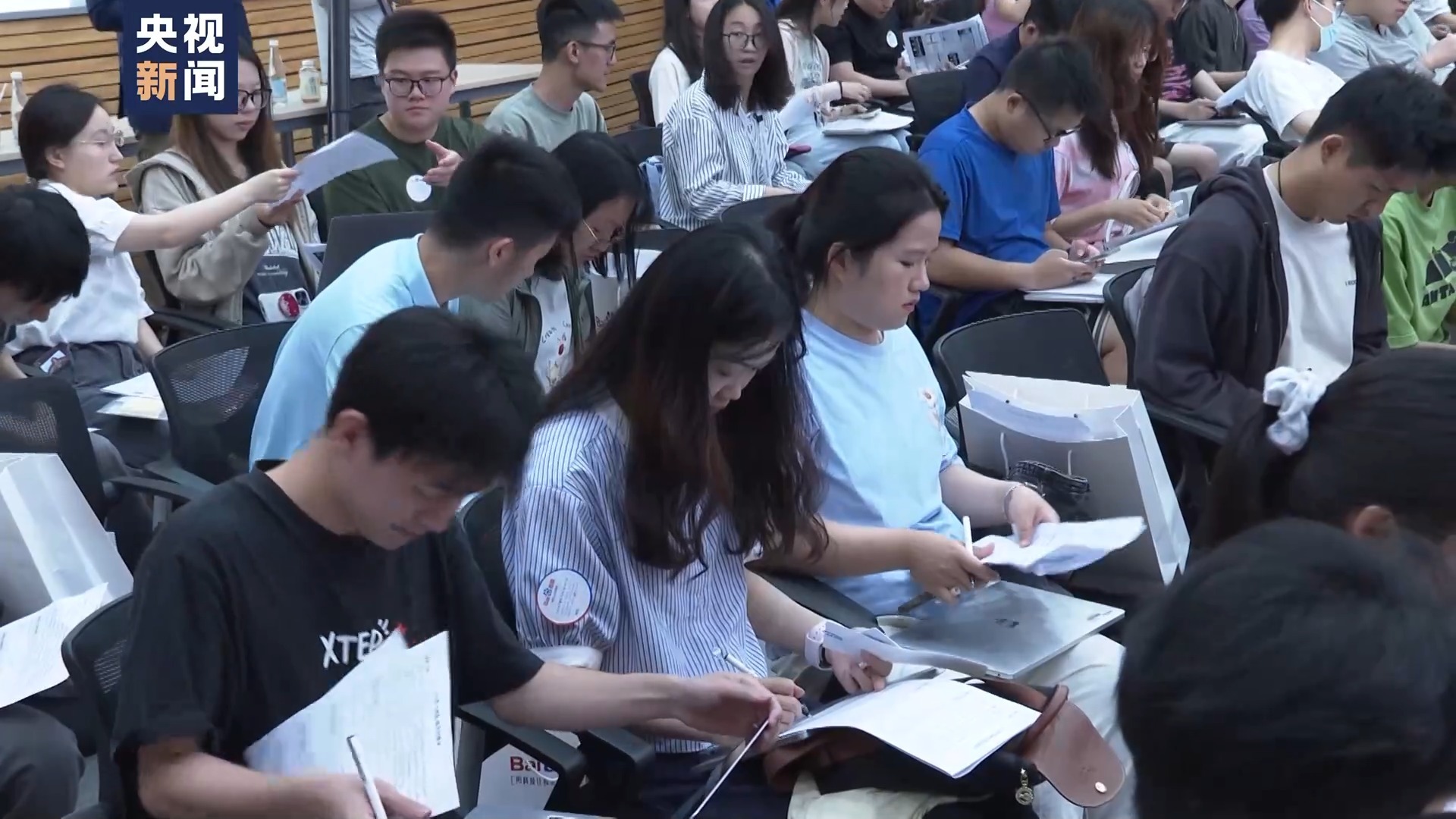 互联网企业大规模校招计划_招聘会_高校招聘会专业技能人才受企业青睐