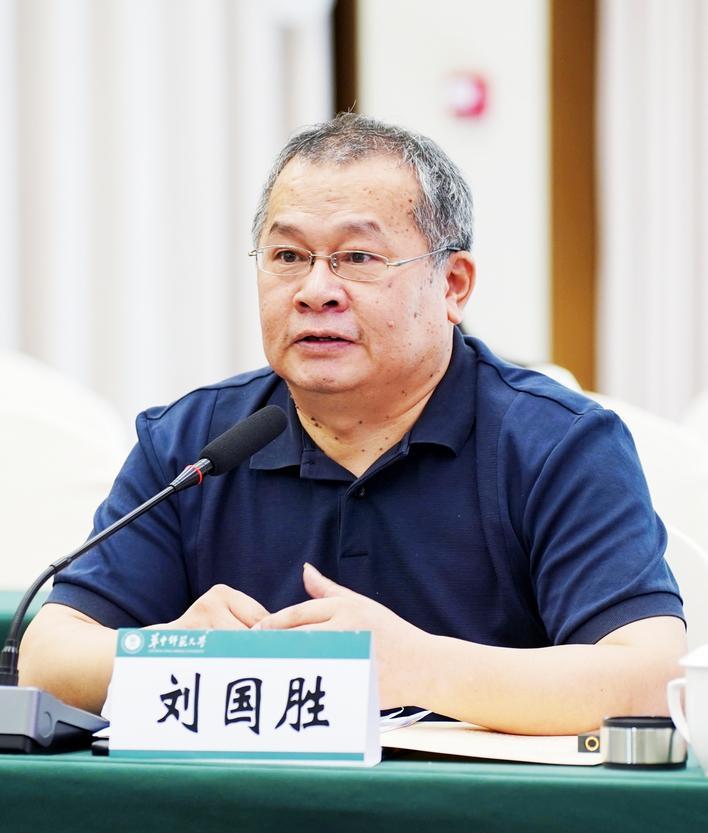 构建和使用全面的平台，用于研究，展示和使用
