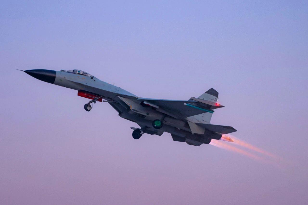 砺剑漫空 直击高强度跨昼夜飞翔练习现场