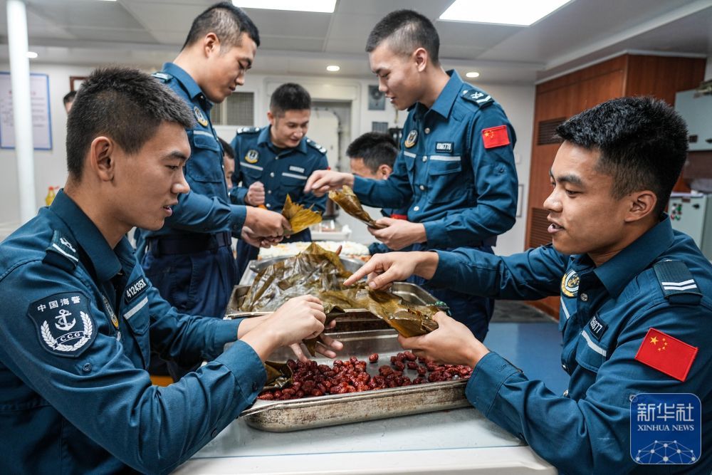海警赤瓜舰喜度端午佳节