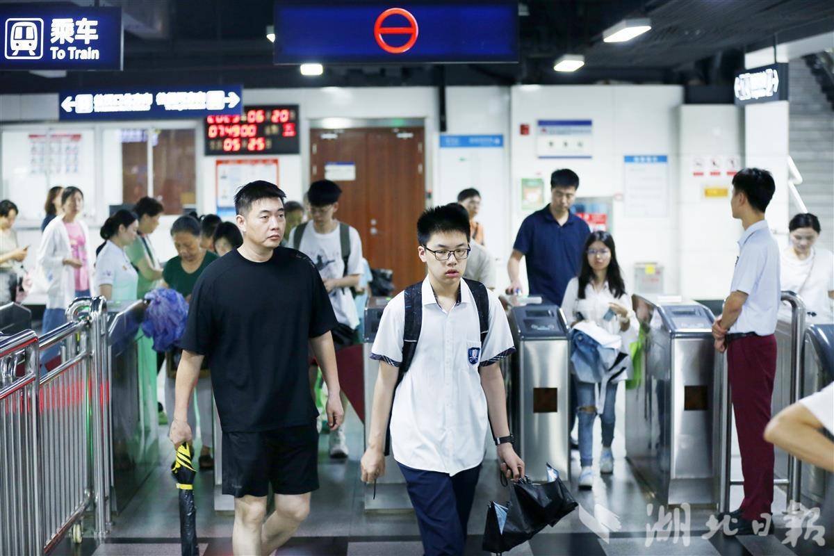 Wuhan Metro在雨季中拥有候选人的“安全伞”