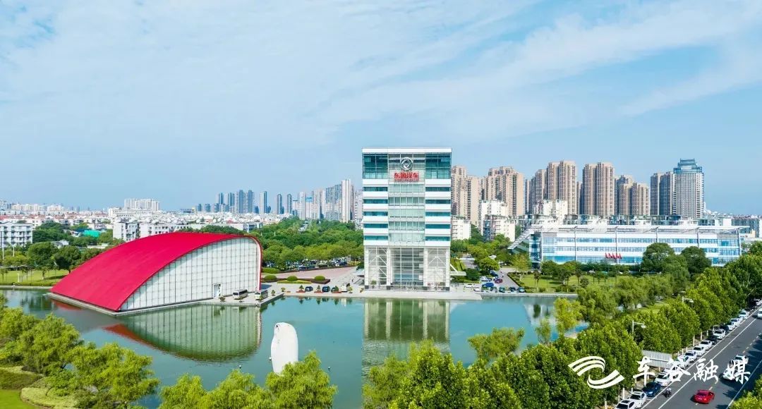 完美体育：重塑！武汉经开区产业结构迈向“百花齐放”(图2)