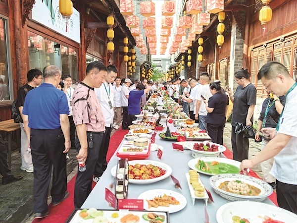 该省在汉库（Hankou）作战的40个奇卡（Chucai）团队
