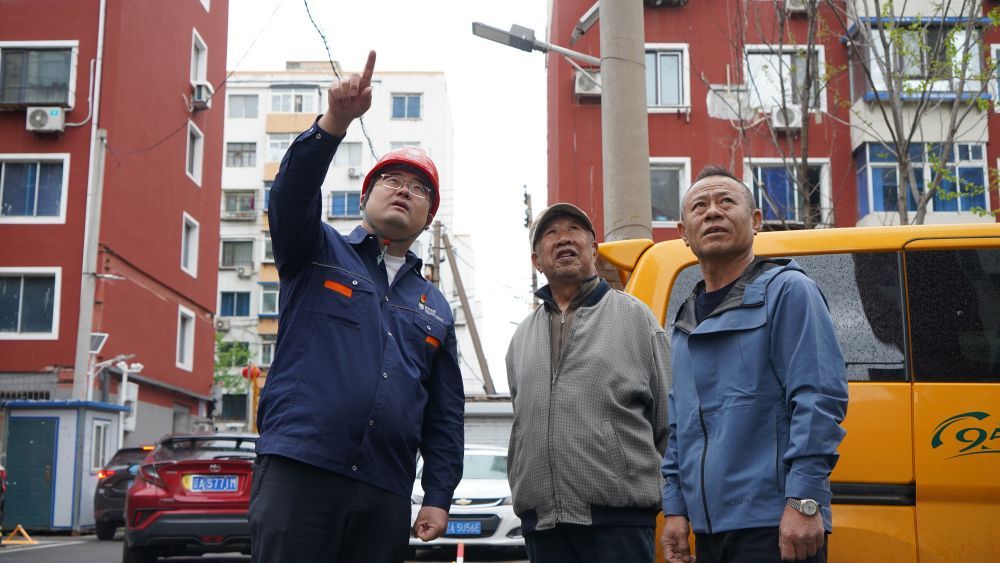 专家提示：照顾手机的不正确充电以引起“火”