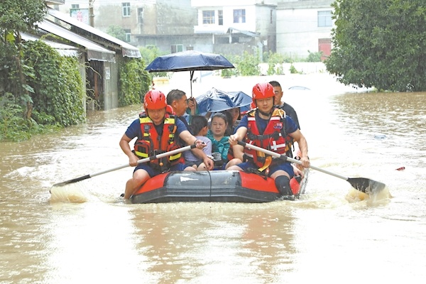 筑牢防地应对入梅首轮强降雨