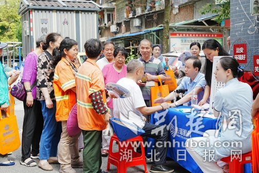国家爱情日的重点是社区中的通用眼睛健康行动