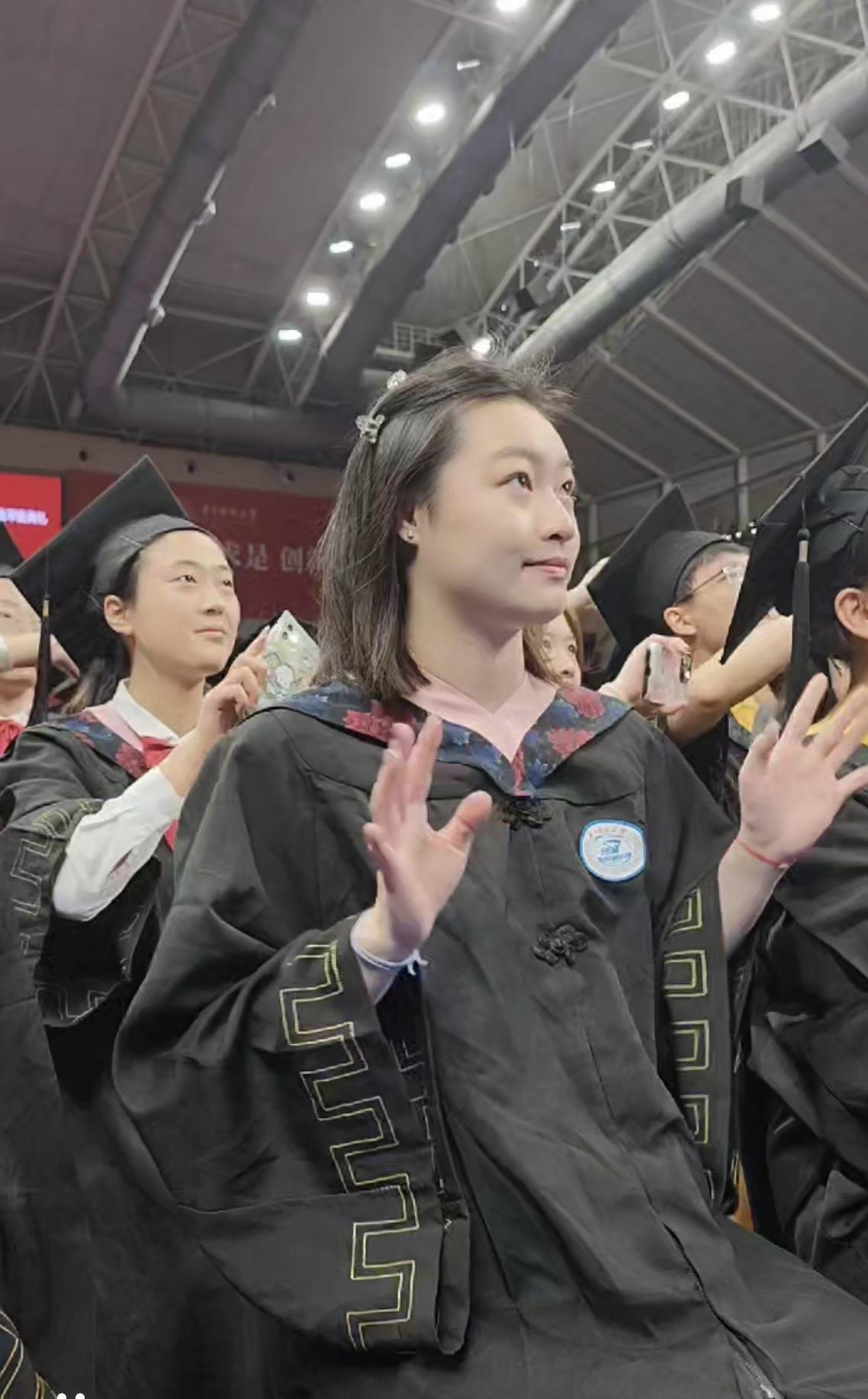 瓦兹港科学技术大学举行了本科毕业仪式！奥林