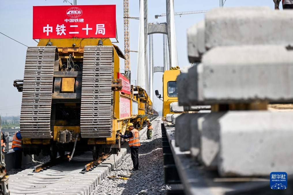 Baoyin高速铁路蒙古内部部分的整个轨道已经完成