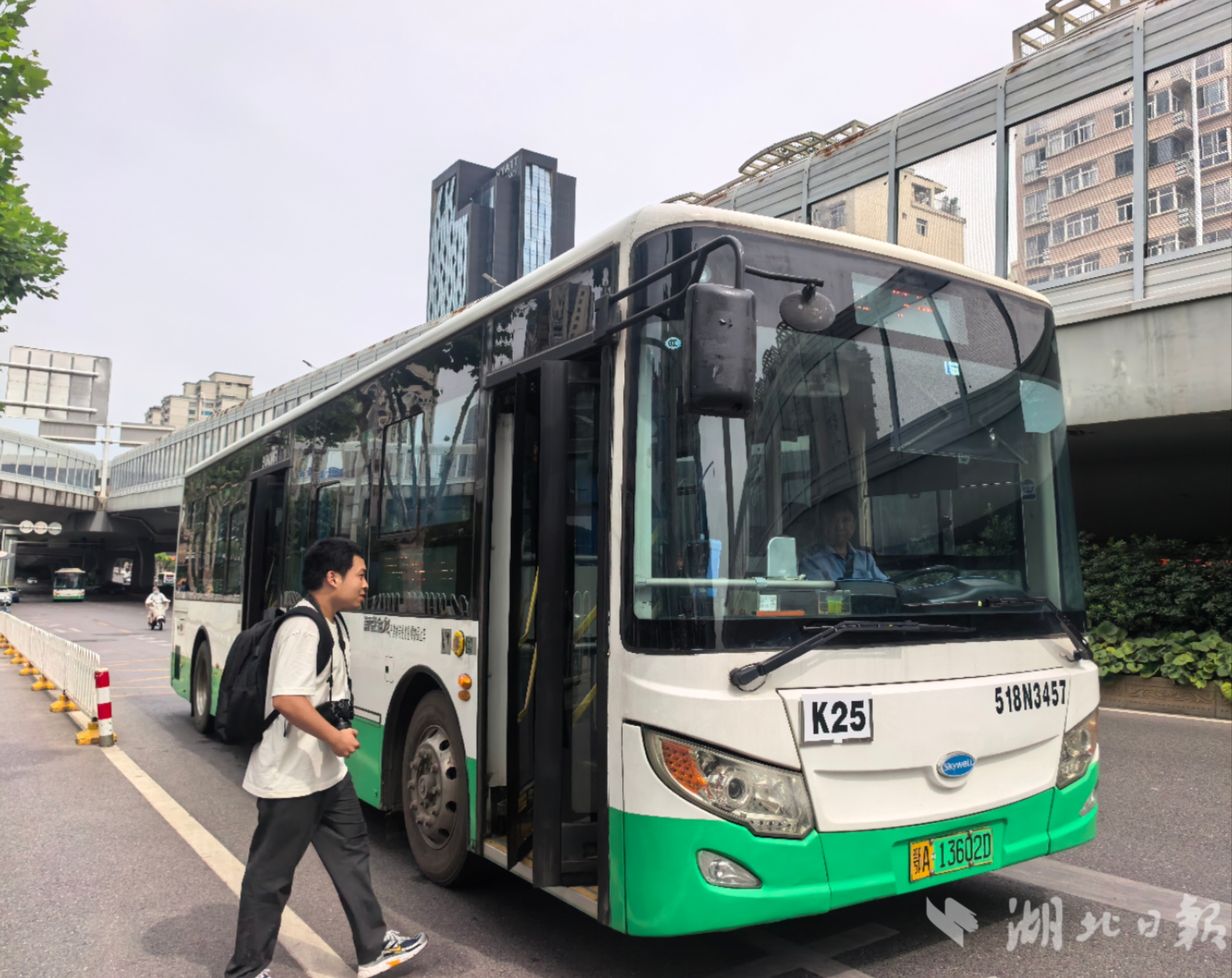 来自湖北部的居民直接前