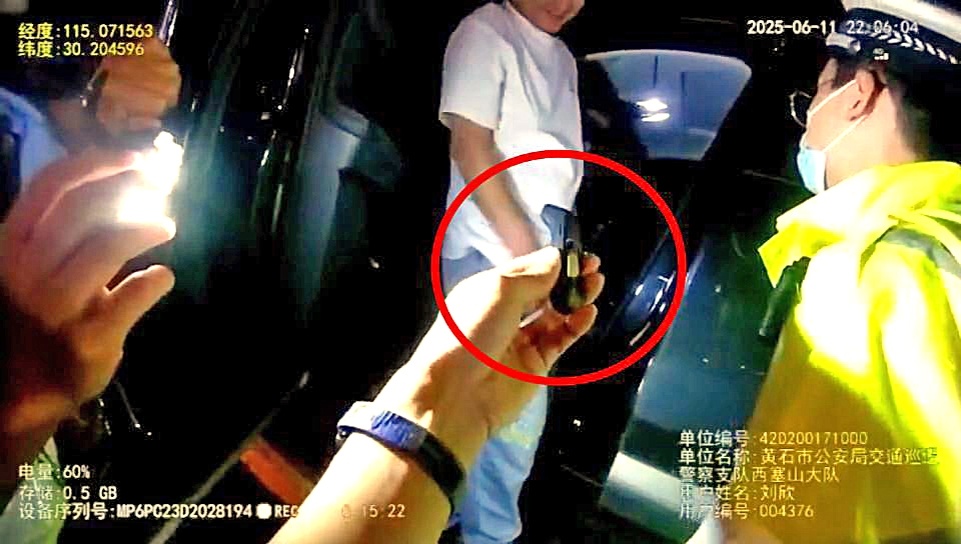 男子网购酒测仪 自测过关却被查 交警提示：最靠谱的方法是酒后不开车