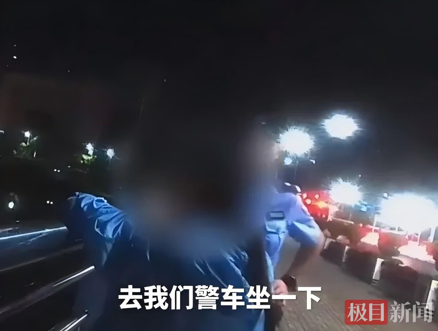 该名女子仍在为父亲的生日而努力，她失去了对
