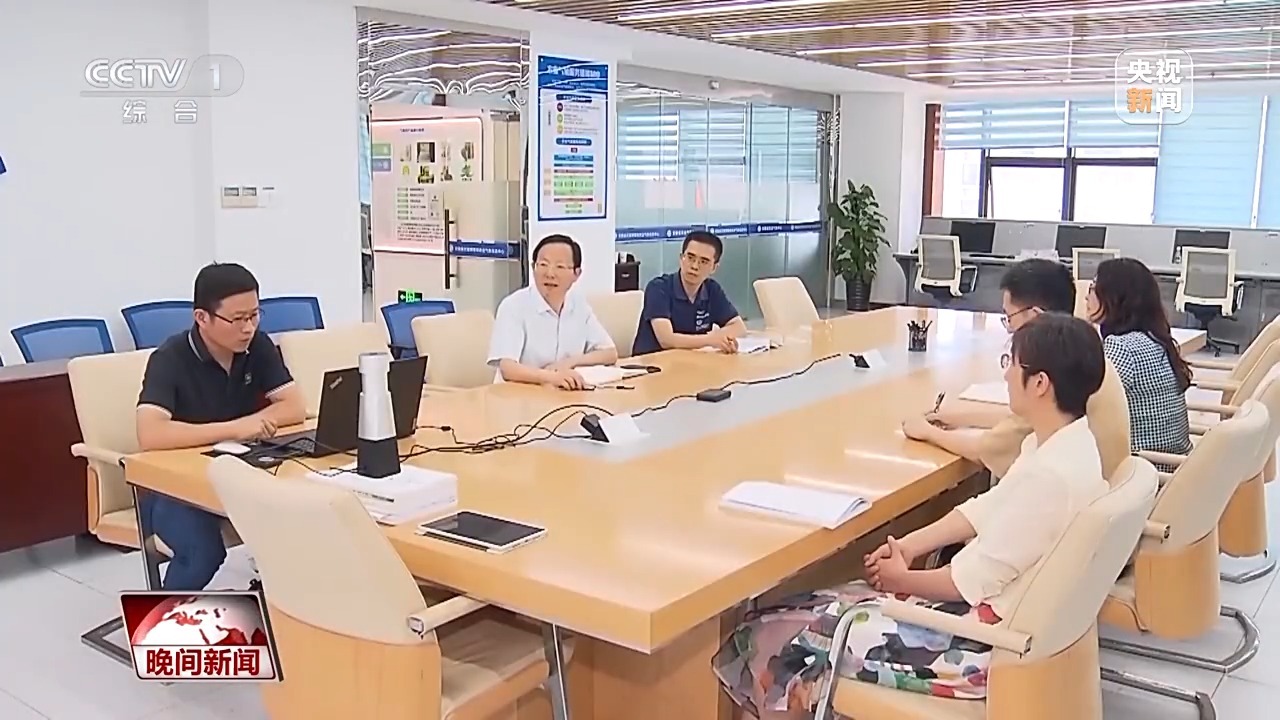 无人机提供幼苗，明智的“管家”巡逻田地，该