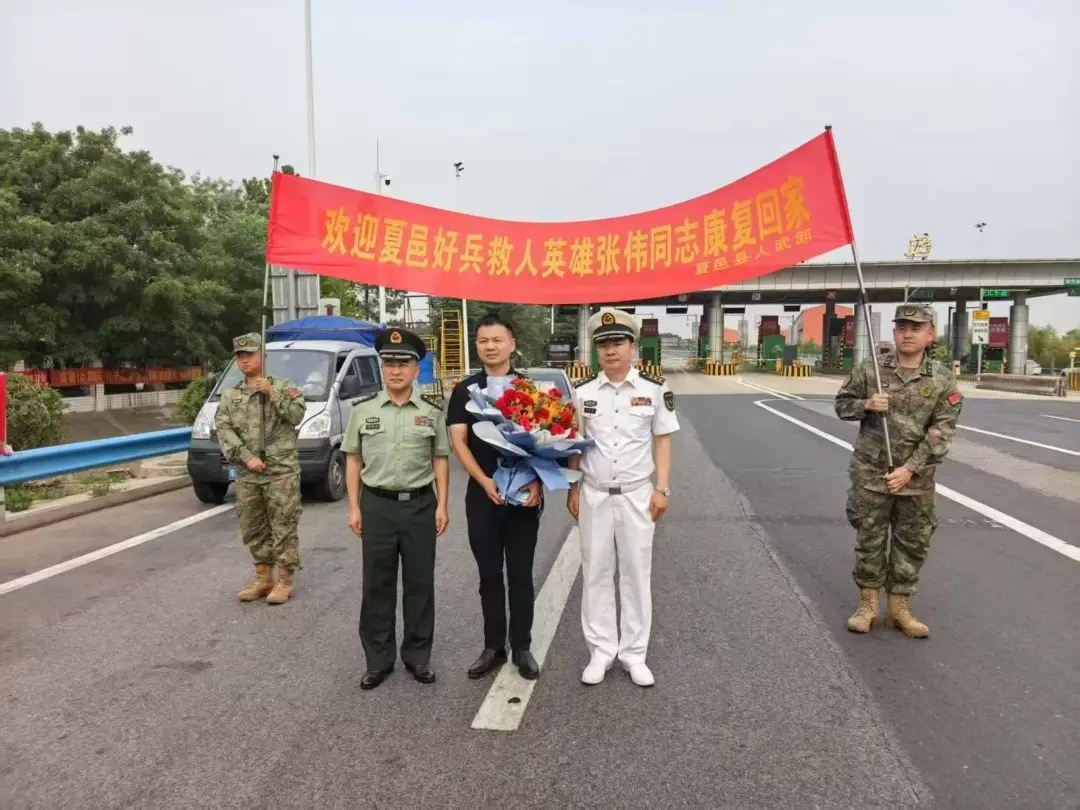 与母亲一起陪伴后，她继续拯救人们，并给予所有奖金！