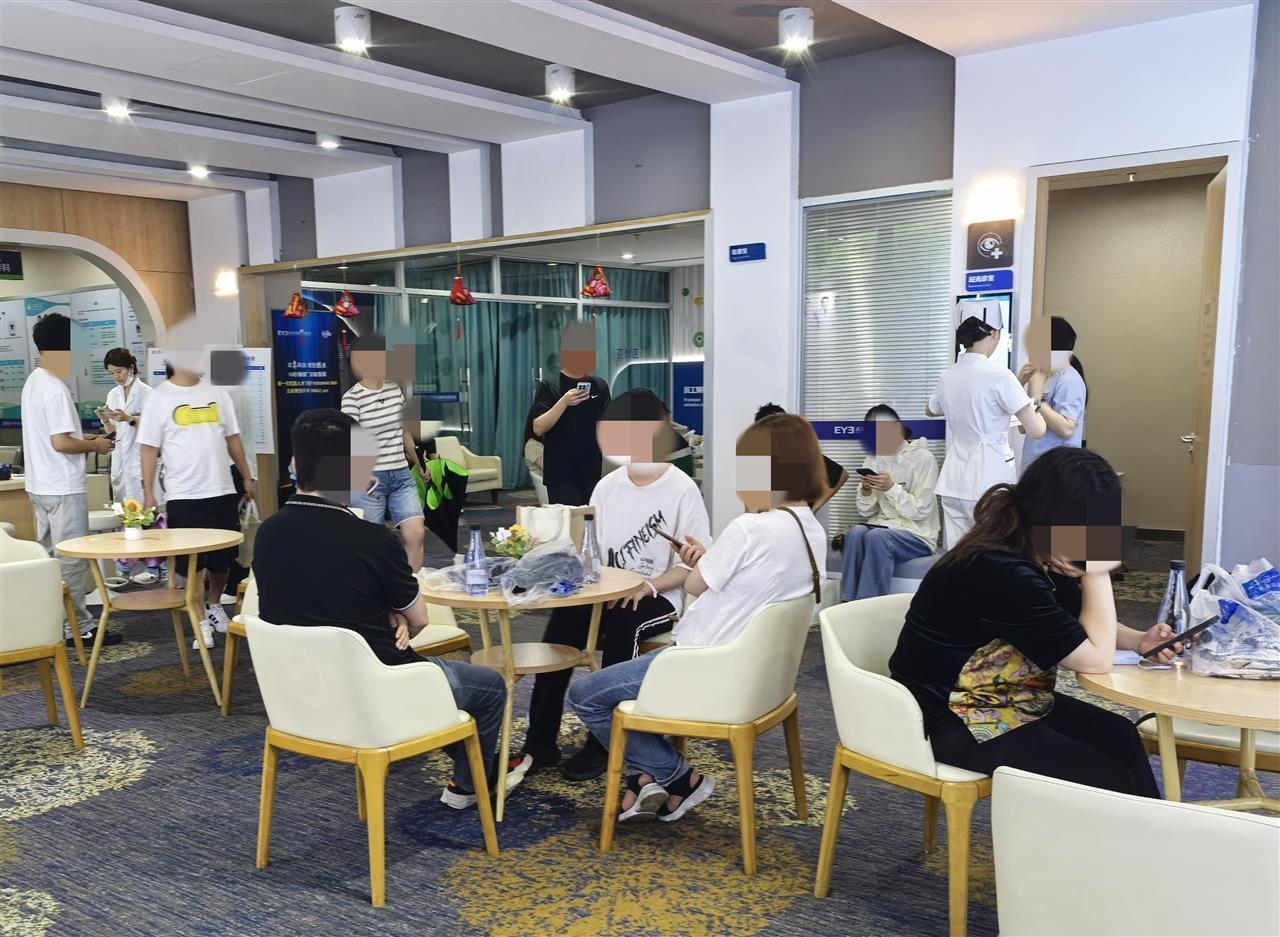 高考成果出炉后近视手术迎顶峰，医师提示：近视手术并非人人可做