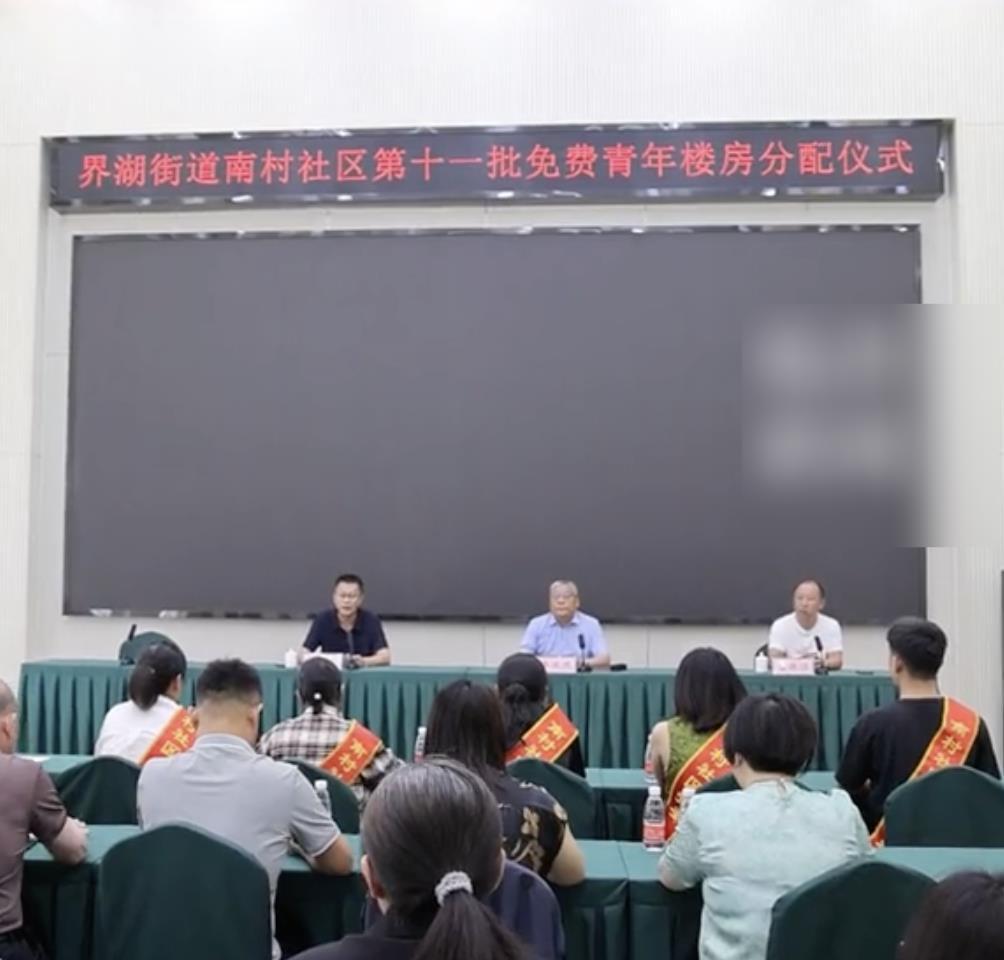“不管男女到22岁免费分房”背面的南村社区：固定资产超20亿元，出资的影视基地被称为“山村好莱坞”