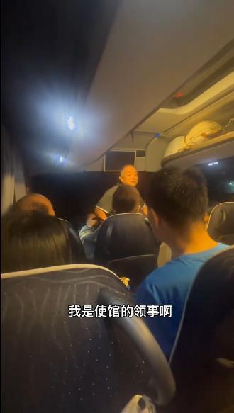 阿塞拜疆华裔华人协会帮忙在伊华人撤离：组织了20辆大巴车，已免费运送上千人