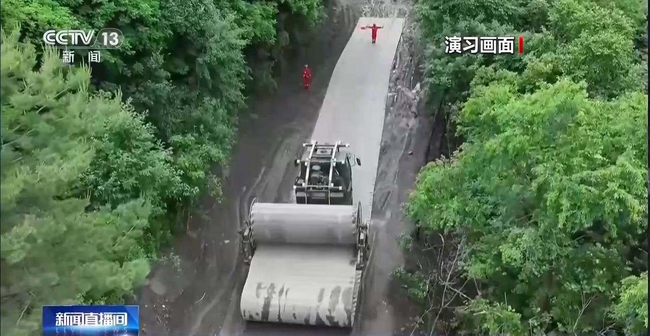 机器狗架基站、无人机运物资 “应急使命·2025”救援黑科技太硬核了(图7)