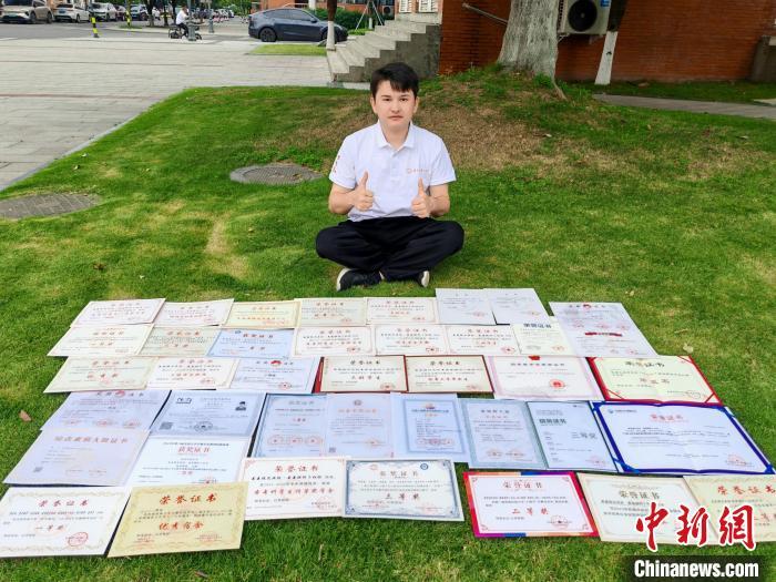 普通起点斗争出非凡蜕变 新疆乡村青年的“破茧”求学路