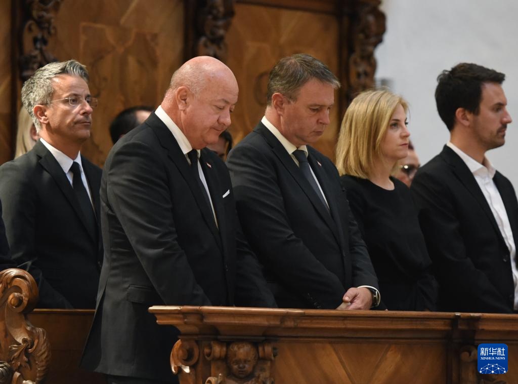 奥地利的校园枪击事件杀死了10人
