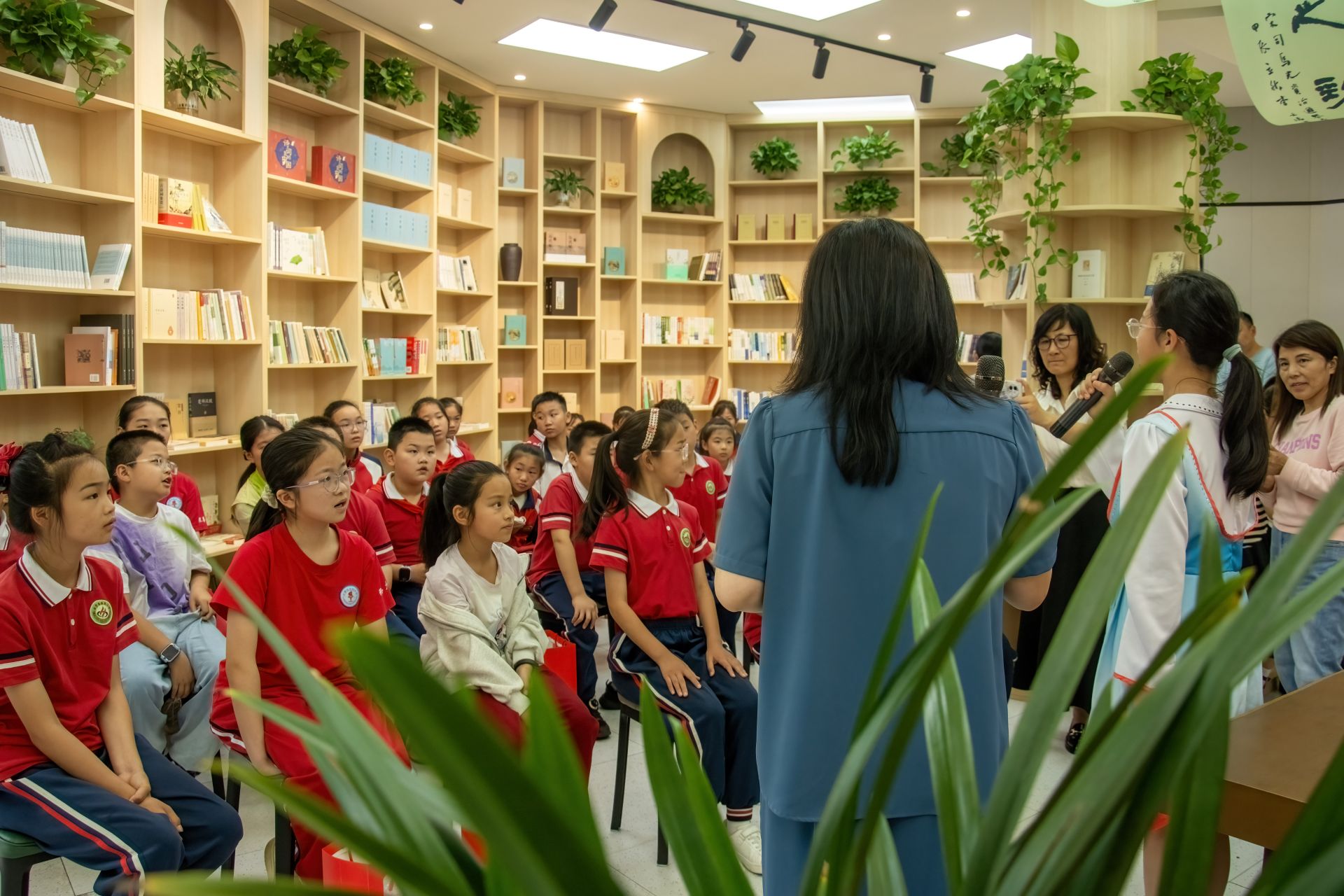 政协委员“诗”情关爱，云梦学子“韵”味幼年