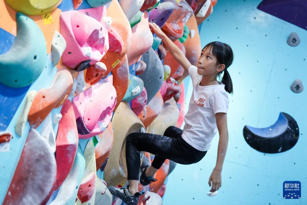 Rongtong大湾地区丨9岁的香港女孩的深圳山双城攀