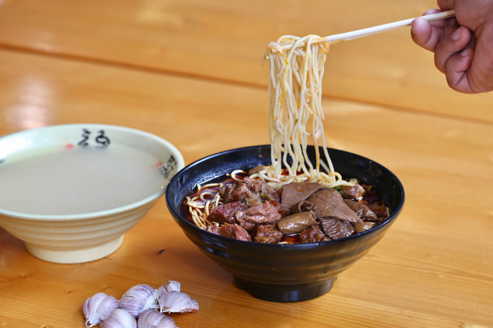 Hou Wenkun：一碗Xiangyang牛肉面条，在城市中有一千