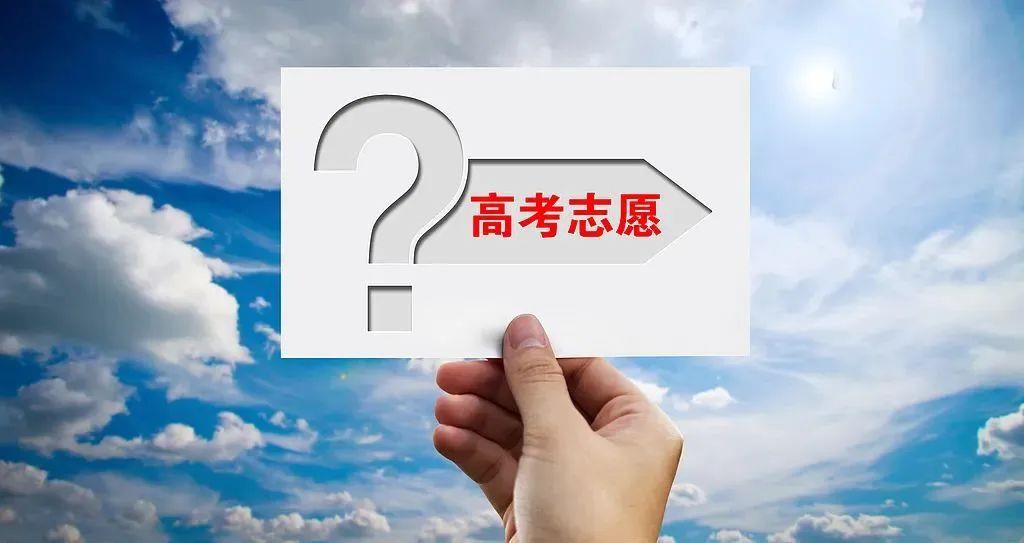 @2025个大学中的学生应该在填写申请之前阅读这是