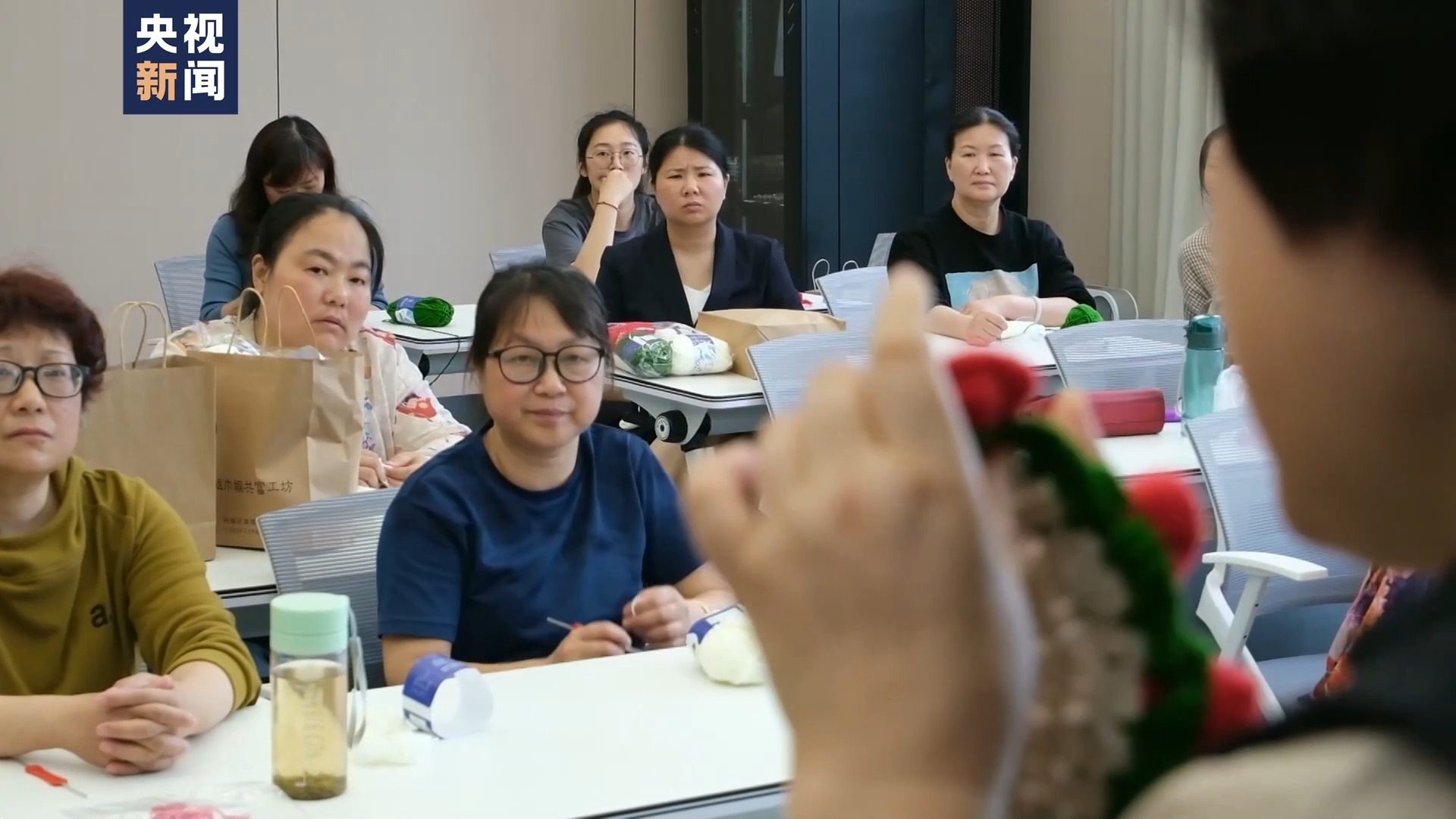 招聘会_高校招聘会专业技能人才受企业青睐_互联网企业大规模校招计划