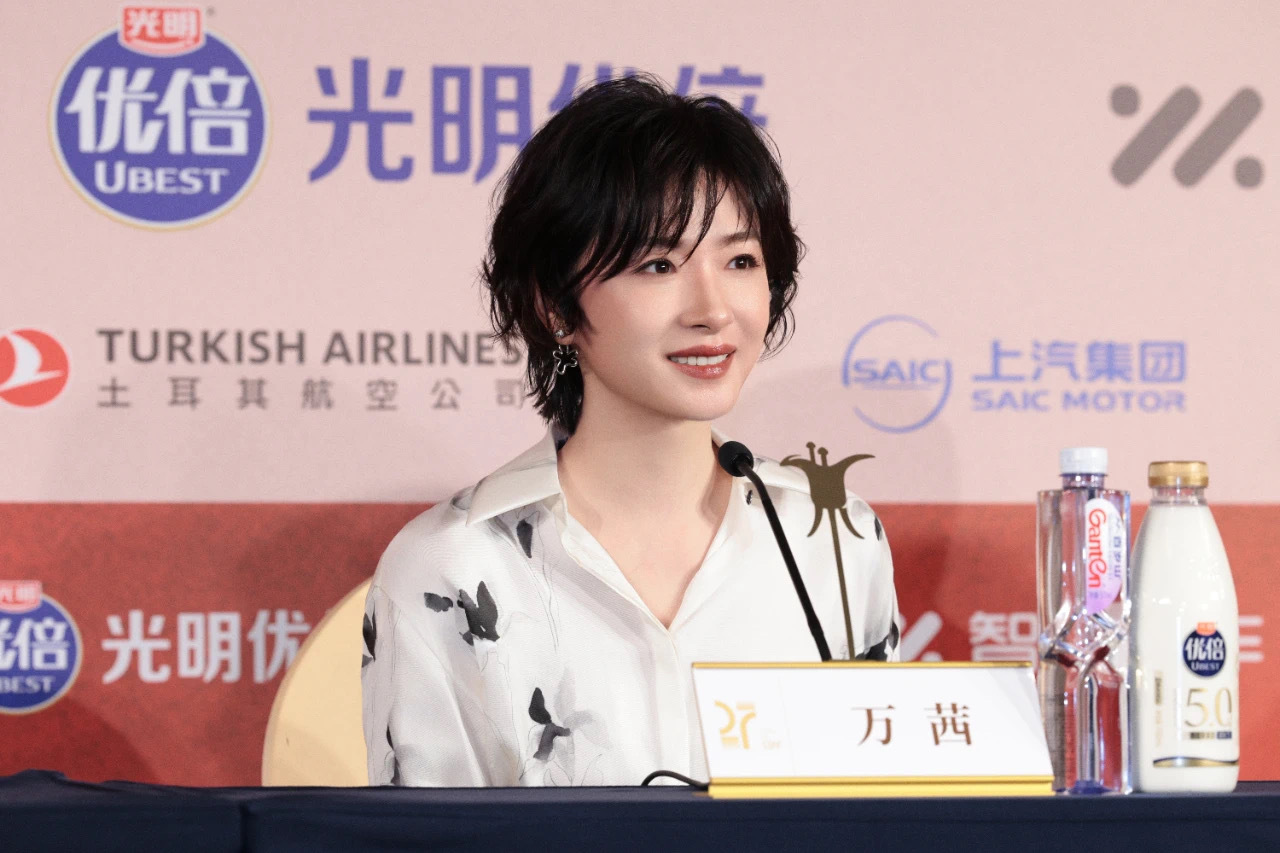 上海电影节刚刚颁奖，我国女演员万茜拿下“影后”！雷喜报盛赞这位师姐：她在我心里便是影后！