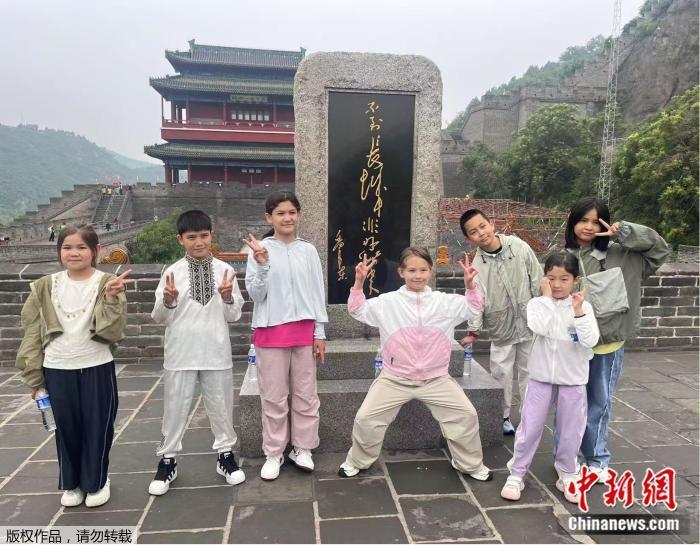 新疆儿童在北京庆祝儿童节：我看到一个更大且
