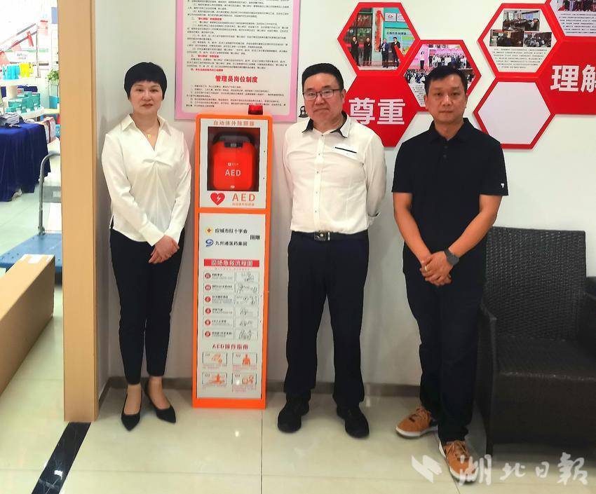 在Yingcheng的许多主要公共场所，“挽救生命的人